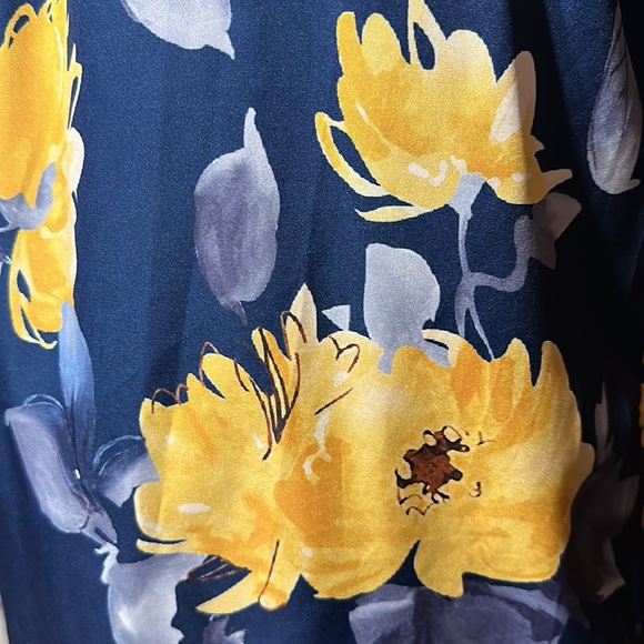 No Brand Tag Scoop Neck Short Sleeve Blue and Yellow Floral Blouse - Picture 6 of 16